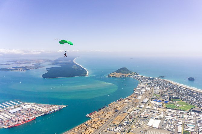 15,000ft Tandem Skydive in Bay of Plenty - Key Points Before You Book