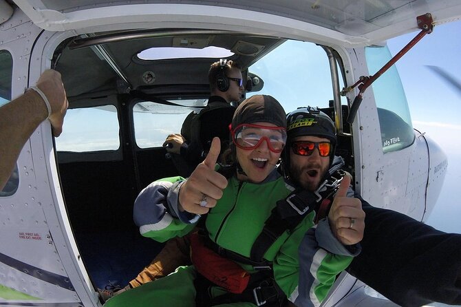 15,000ft Tandem Skydive in Bay of Plenty - A Scenic Flight Over the Bay of Plenty