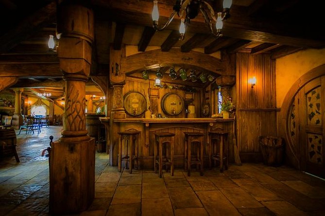 2 Day Waitomo Caves, Hobbiton Movie Set and Rotorua Tour from Auckland - Why two days works better than one