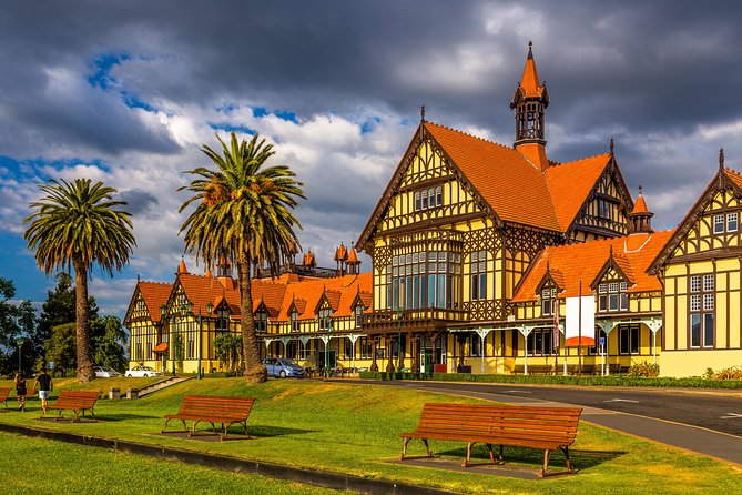 2 Day Waitomo Caves, Hobbiton Movie Set and Rotorua Tour from Auckland - The return to Auckland and the coach system
