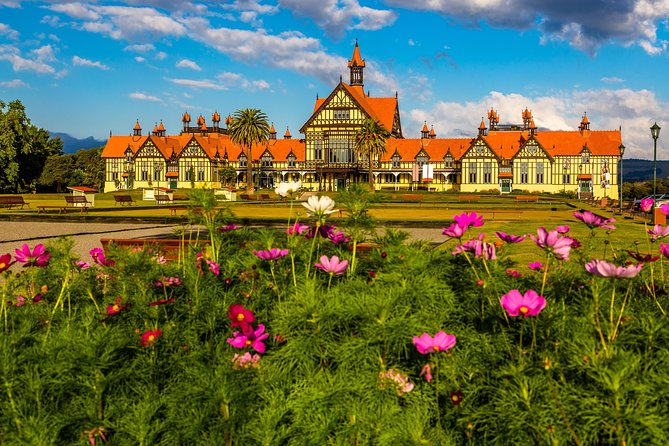 3 Day Waitomo Caves, Hobbiton Movie Set and Rotorua Tour from Auckland - Rotorua gives the tour a practical home base