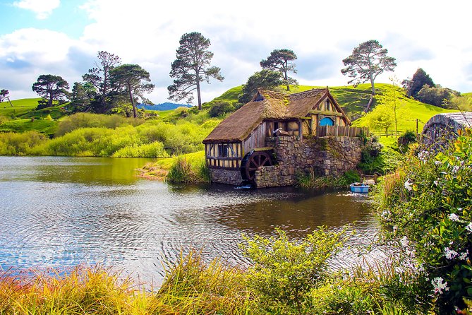 3 Day Waitomo Caves, Hobbiton Movie Set and Rotorua Tour from Auckland - Hobbiton takes up most of day two