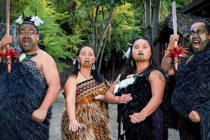 3 Day Waitomo Caves, Hobbiton Movie Set and Rotorua Tour from Auckland - Te Pa Tu adds an evening of Māori storytelling