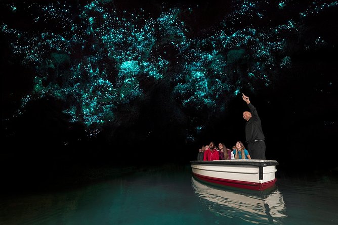3 Day Waitomo Caves, Hobbiton Movie Set and Rotorua Tour from Auckland - Wai-O-Tapu reveals Rotorua’s bright volcanic side