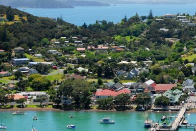 5-Day Bay of Islands, Auckland, Hobbiton, Rotorua & Waitomo Tour