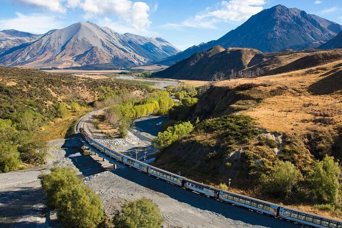 6 Day South Island New Zealand Private Tour from Auckland - Day 5: Choosing between Milford Sound and Doubtful Sound