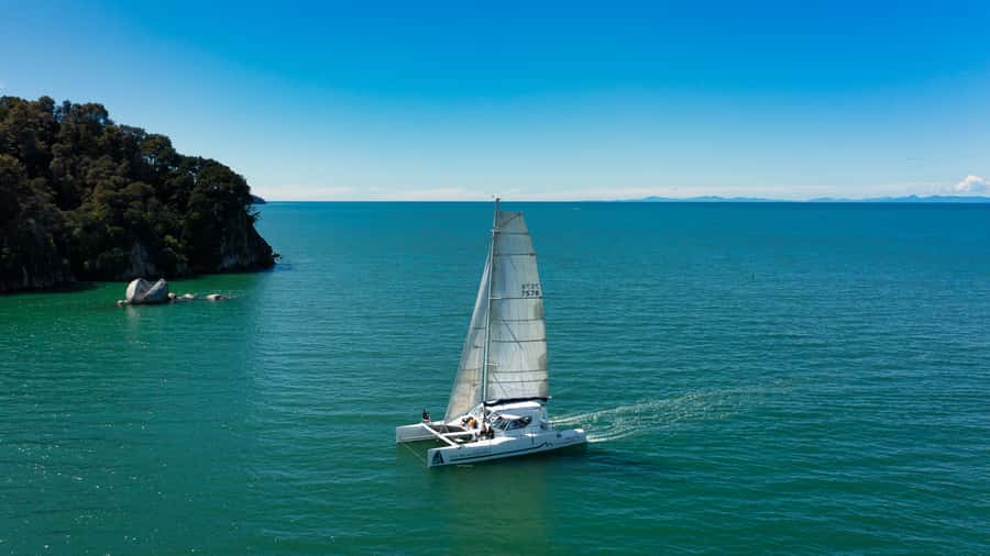 Abel Tasman National Park: Sailing and Self-Guided Walk - 10 AM: Setting Sail from Kaiteriteri Beach