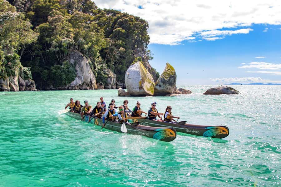 Abel Tasman National Park: Waka & Walk Tour - From Nelson to the park edge