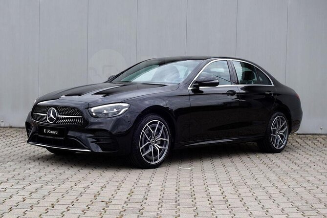 Airport Transfer: Auckland Airport AKL to Auckland by Sedan Car - Key points at a glance