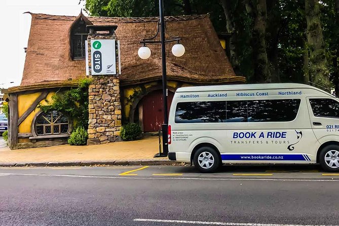 Airport Transfer From Auckland Airport To Auckland City - A private ride for up to 11 people