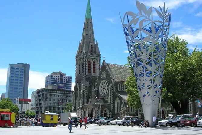 Arrival Private Transfer from Airport CHC to Christchurch in Business Car - The 20-minute ride into Christchurch