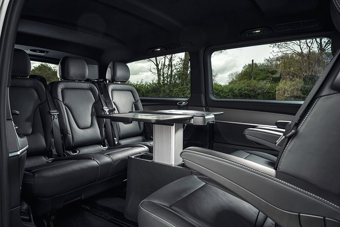 Arrival Private Transfer from Auckland Airport AKL to Auckland in Luxury Van - From Ray Emery Drive to your Auckland hotel