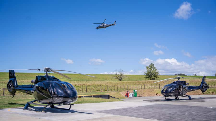 Auckland: 20min Helicopter scenic flight - City & Volcanoes - Choosing between the Robinson R44 and larger helicopters