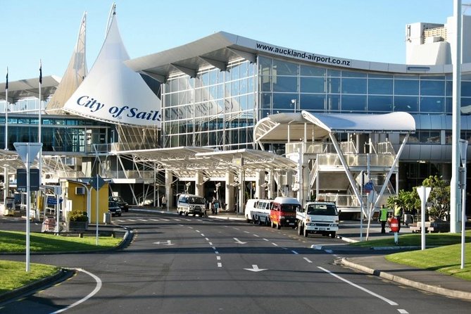 Auckland Airport Private One-Way or Round-Trip Transfer - Comfort, privacy, and the value of a small group