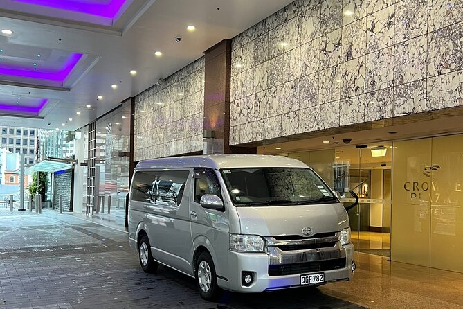 Auckland Airport Private Transfers in a Luxury Minibus - Private transport for groups