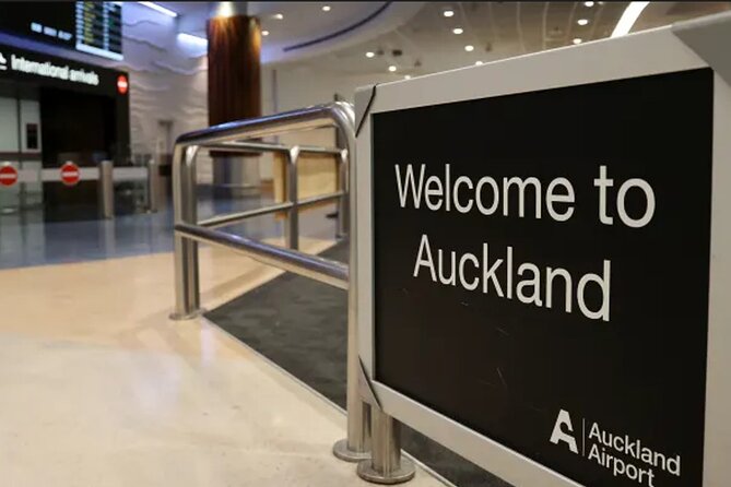 Auckland Airport Private Transfers with child car seats - The day-before message gives you useful peace of mind
