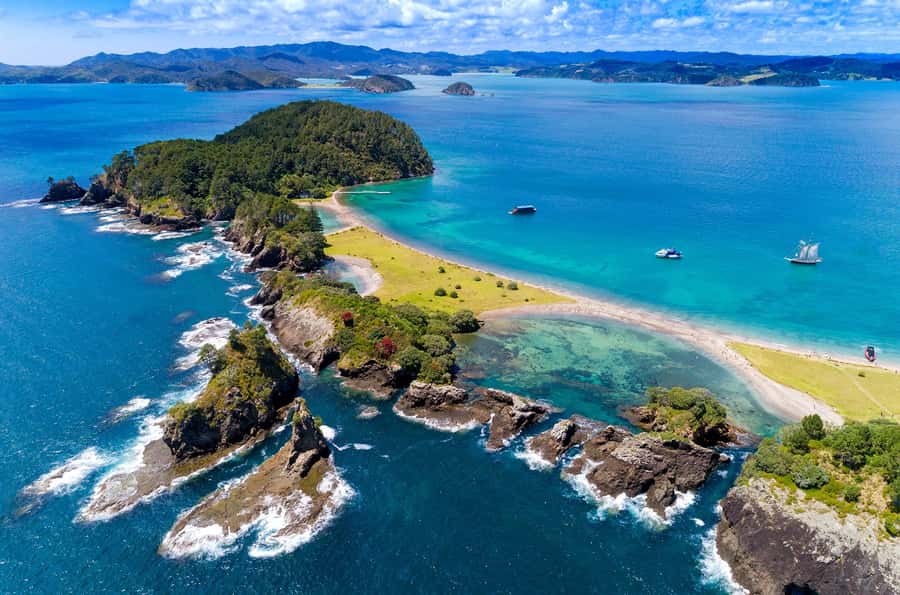 Auckland: Bay of Islands Day Tour with Dolphin Cruise - Crossing Auckland Harbour Bridge and heading north