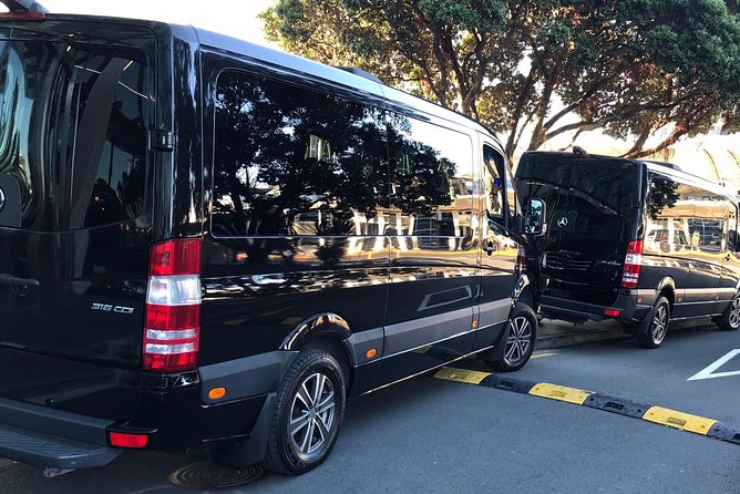 Auckland CBD to Airport Transfer | Mercedes Benz - A comfortable option for families and small groups