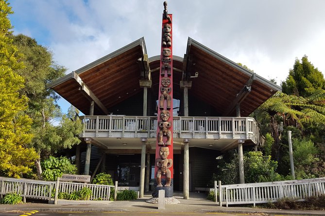 Auckland City Highlights, Afternoon Piha Beach & Rainforest Tour - Arataki Visitor Centre: the best cultural and scenic pause