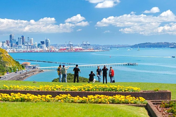 Auckland City Private Tour for Couples. Be chauffeur driven with added extras. - A private way to get your Auckland bearings
