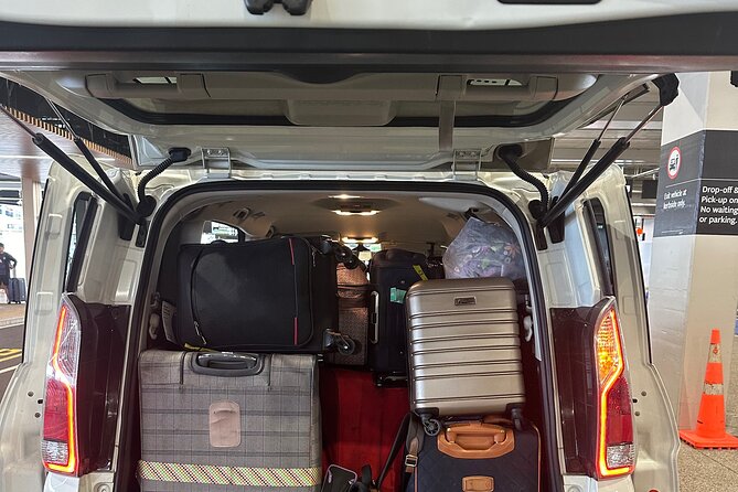 Auckland Downtown Hotel Transfers to/from Cruise Ship in Minivan - Meeting Your Driver in Auckland Central