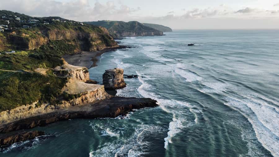 Auckland: Group Surfing Lesson with Muriwai Surf School - Why Muriwai Beach works for a first lesson