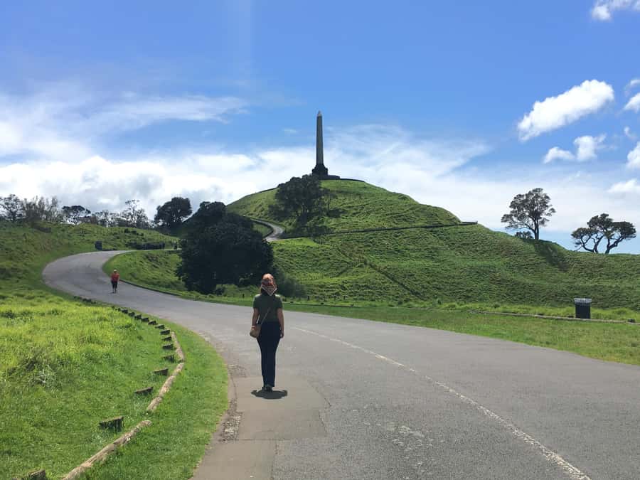 Auckland: Half-Day Auckland Volcanoes Tour - Mt. Eden finishes the summit circuit
