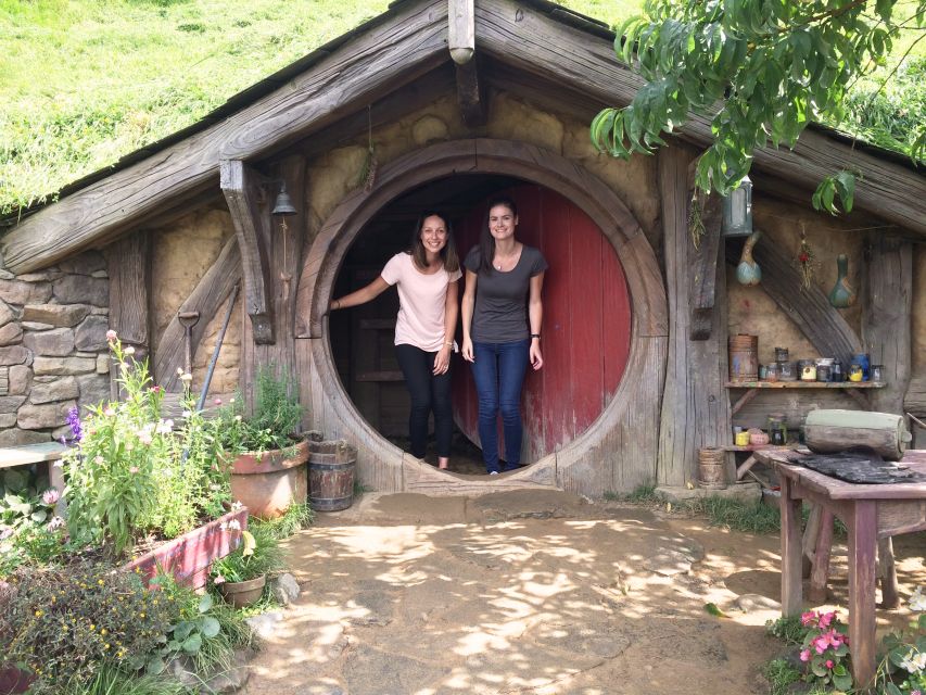 Auckland: Hobbiton Movie Set Day Trip with Festive Lunch - A drink at the Green Dragon Inn