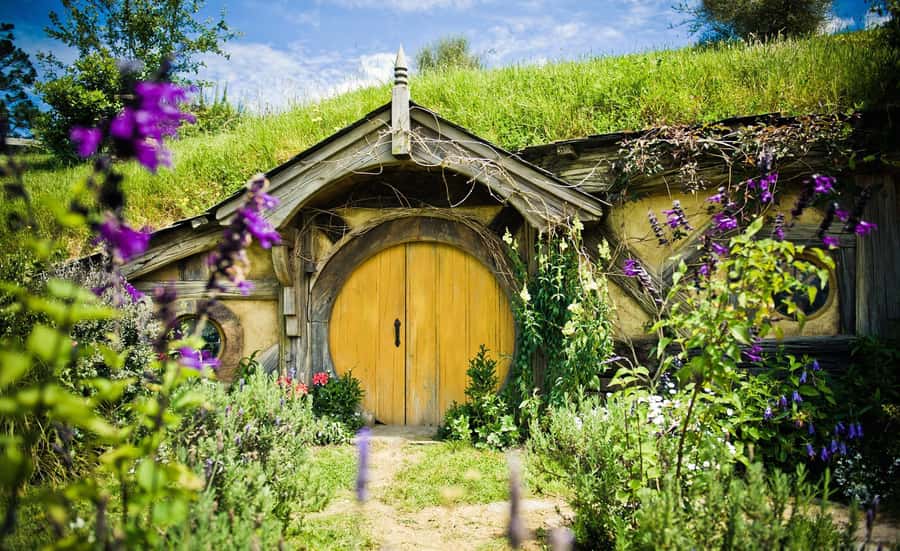 Auckland: Hobbiton Movie Set Tour with Lunch - A drink at the Green Dragon Inn