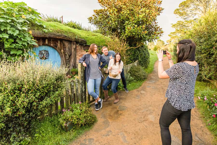 Auckland: Hobbiton Movie Set Tour with Lunch - The Auckland to Matamata road trip