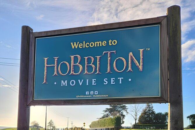Auckland : Hobbiton & Te puia & red wood forest Private Tour - Hobbiton Movie Set: the day’s main fantasy stop