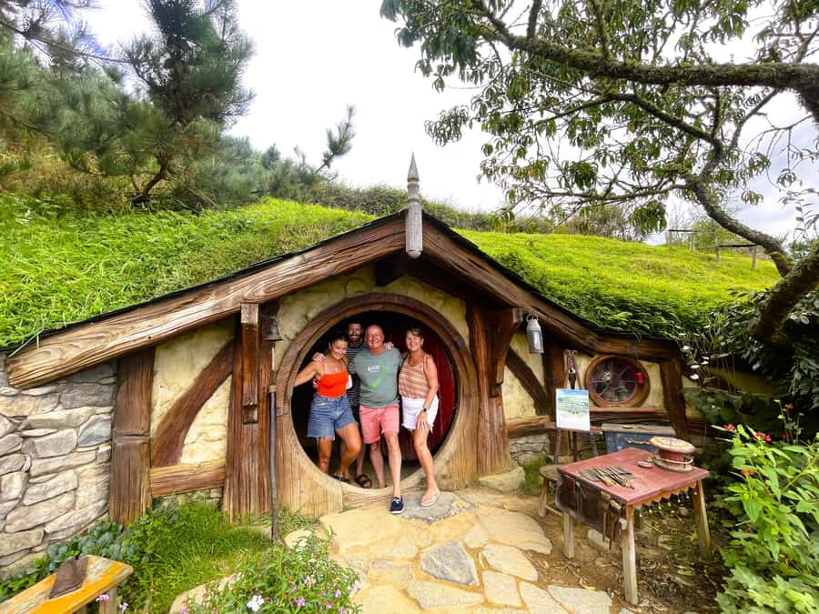 Auckland: Hobbiton & Waitomo Caves Small-Group Tour & Lunch - Hobbiton, from Party Tree to Green Dragon Inn