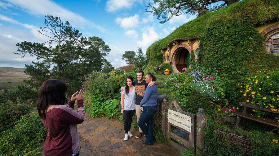 Auckland: Hobbiton & Waitomo Caves Small-Group Tour & Lunch - Is the $226 price good value?