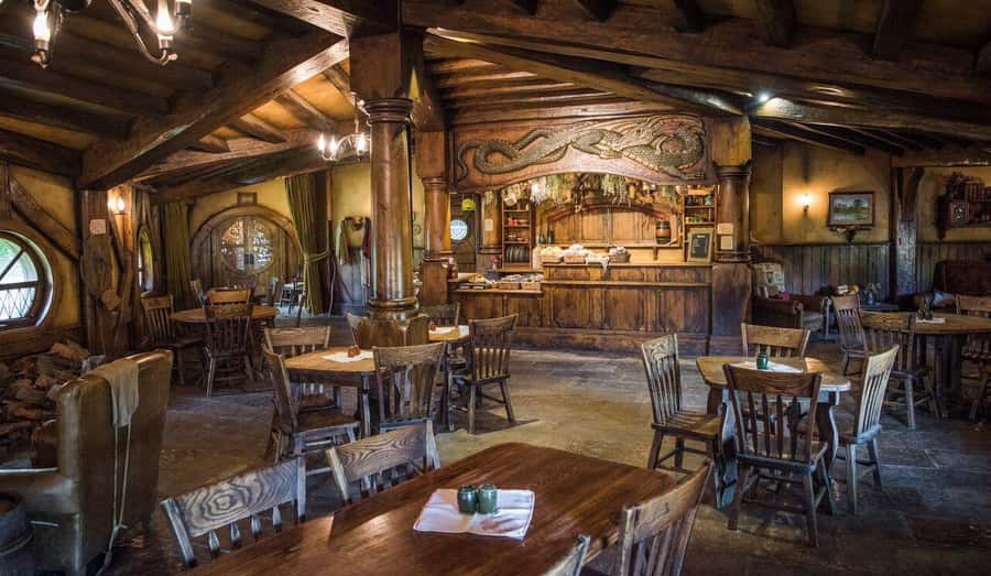 Auckland: Hobbiton & Waitomo Glow Worm Caves Private Tour - Who will enjoy this tour most?