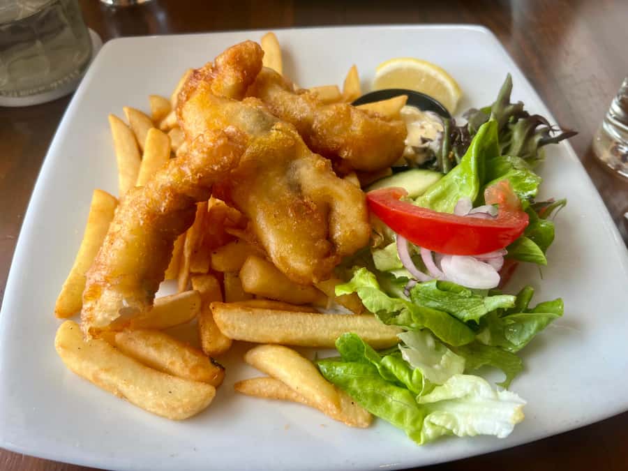 Auckland: Luxury Kumeu Wine Tour with Gourmet Lunch - The guides and the personal feel