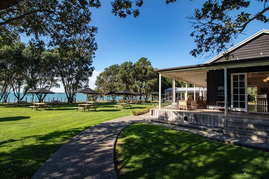 Auckland: Man O' War Vineyard Ferry (Waiheke Island) - Why Man O War makes a different Waiheke day