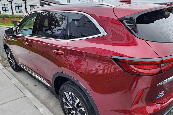 Auckland Private Airport Transfer to/from City Hotels-SUV/Minivan - What the price offers for up to four people