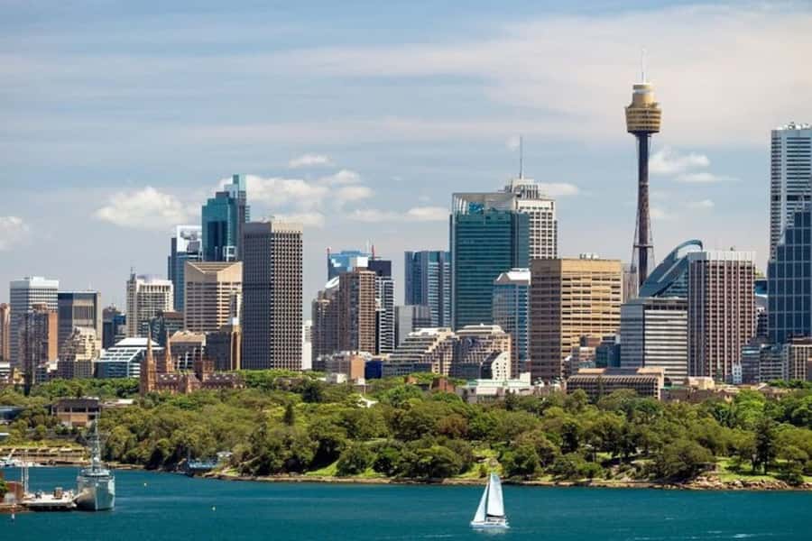 Auckland: Private Customizable Walking Tour with Local Guide - The city pickup and first orientation