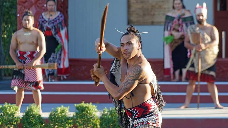 Auckland: Rotorua Highlights with Te Puia Tour, Show & Lunch - The cultural performance and the haka