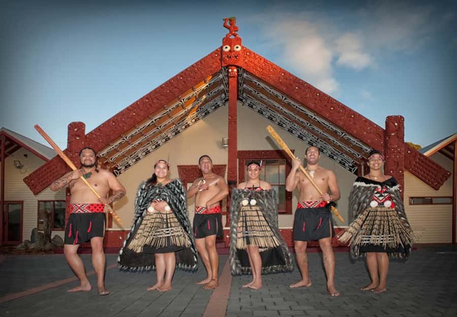 Auckland: Rotorua Living Maori Village Tour w/ Haka & Lunch - Arriving at Whakarewarewa’s geothermal village