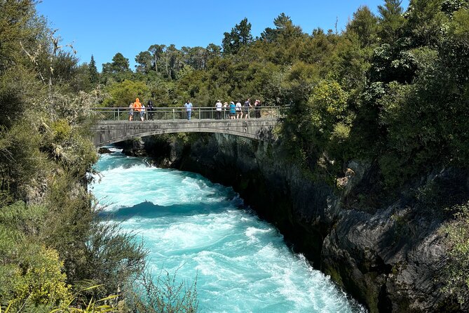Auckland: Rotorua, Taupo, Waiotapu & Huka Falls Private Trip - Two hours around Taupo and its lake