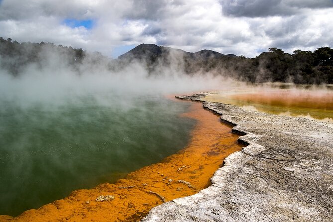 Auckland: Rotorua, Taupo, Waiotapu & Huka Falls Private Trip - Starting in Auckland and settling into the vehicle