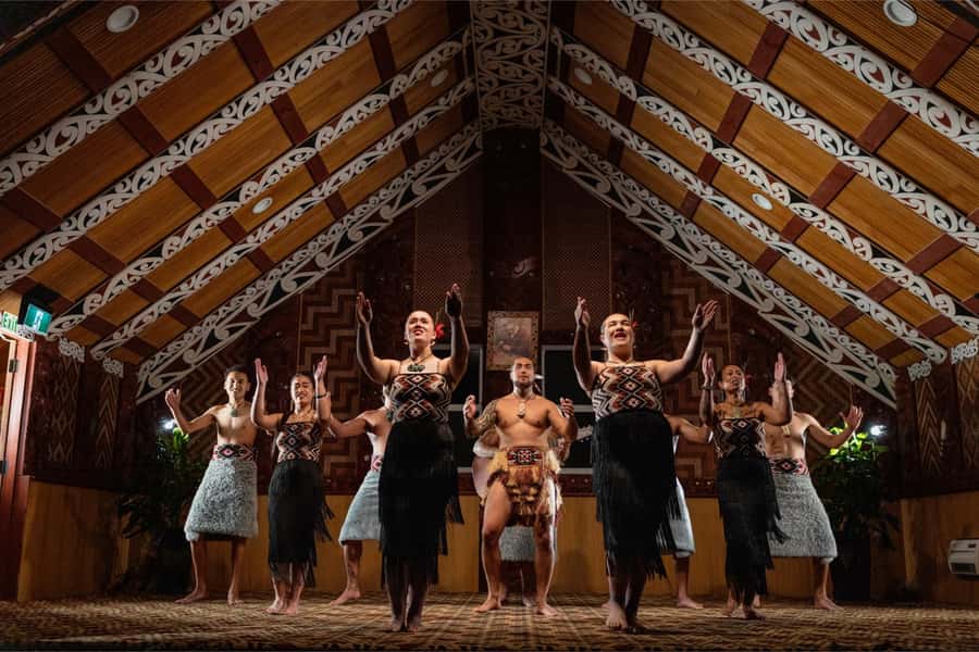Auckland: Rotorua Wai-O-Tapu, Te Puia with Haka - The day in four memorable scenes