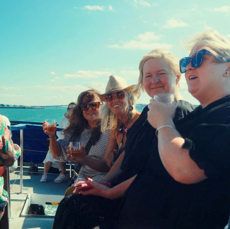 Auckland: Scenic Harbour Cruise with Live Commentary - Drinks, commentary, and the pace of the ride