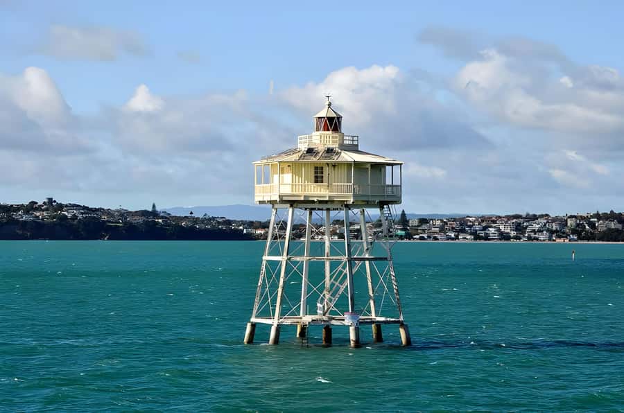 Auckland: Scenic Wine and Cheese Harbour Cruise - Commentary, music, and the onboard mood