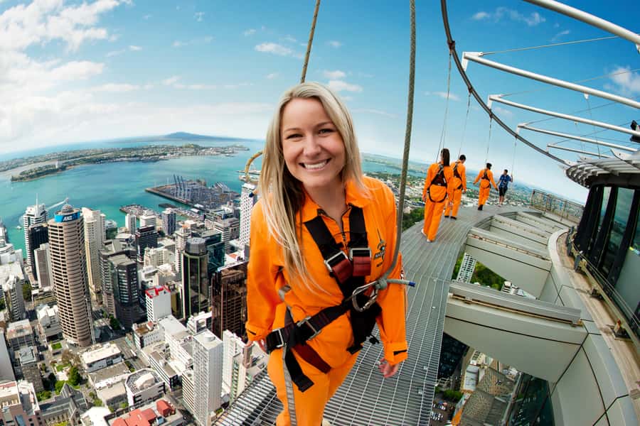 Auckland: Sky Tower SkyWalk - 192m High Edge Walk - Who should book the SkyWalk?