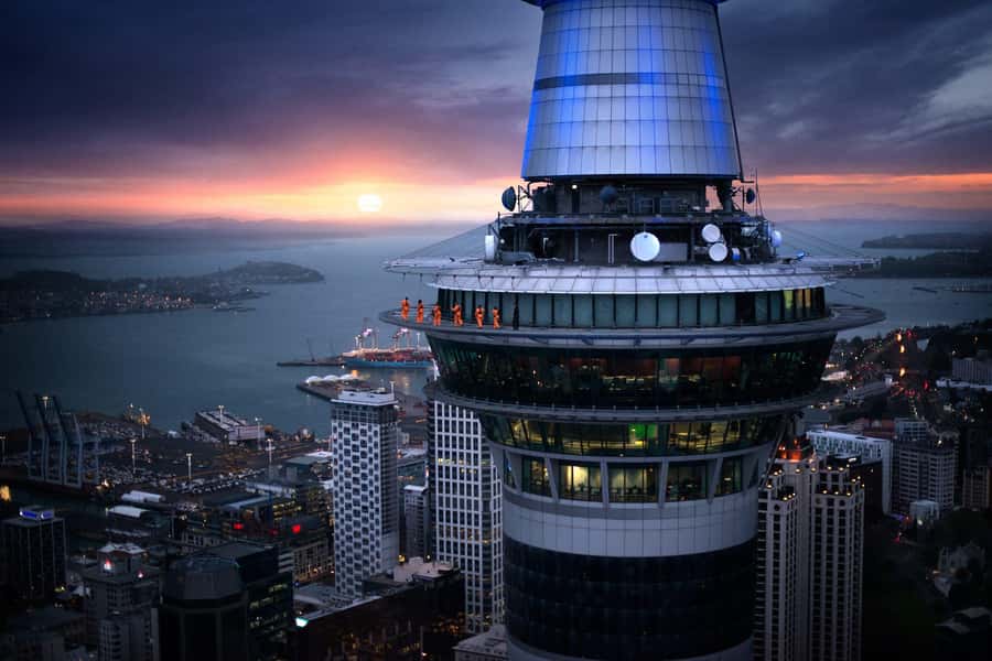 Auckland: SkyJump & SkyWalk Combo - The safety team makes the difference