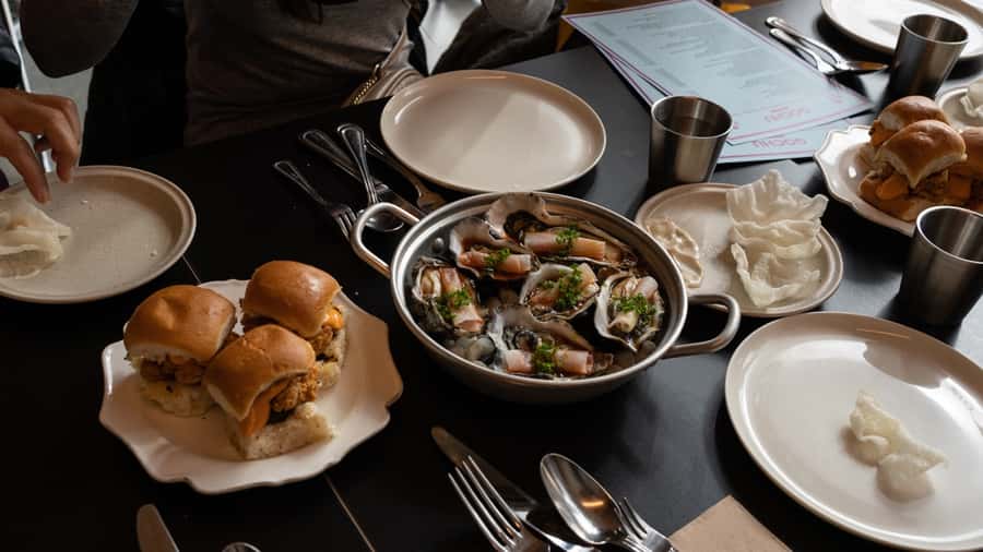 Auckland Tastebud Tour, local food, wine and history tour - Small group, guide style, and the Elle advantage