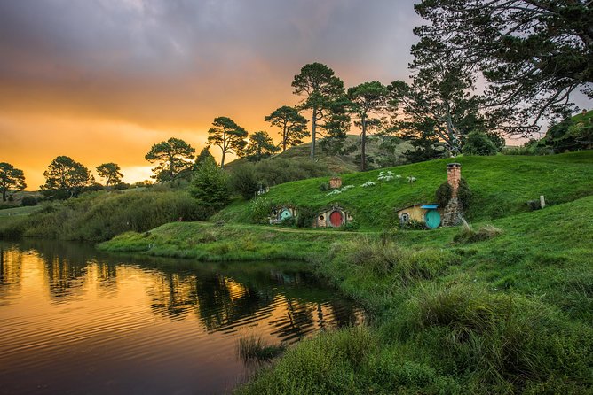 Auckland to Hobbiton Movie Set and Rotorua's Geothermal Valley - Hobbiton Movie Set: Middle-earth made real