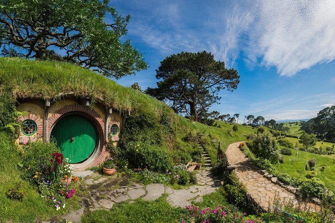 Auckland to Hobbiton Movie Set Private Tour - The two-hour guided Movie Set visit